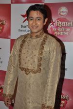 at Star Pariwar Diwali episodes red carpet in Mumbai on 13th Oct 2012 (30).JPG